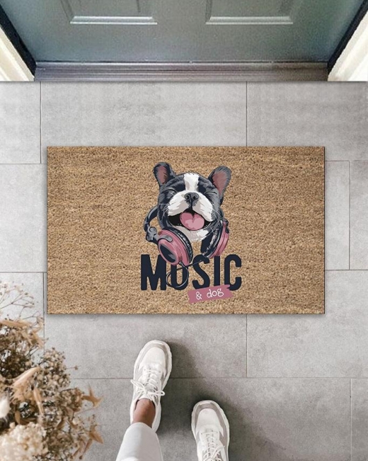 Dijital Baskı Kahverengi Music Yazılı Kulaklıklı Köpek Dekoratif Kapı Paspası K-2042