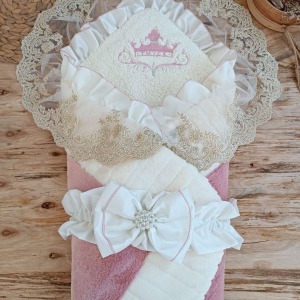 Yenidoğan Wool Yün Kumaş Taç Nakışlı Güpür Duvaklı Fiyonk Prizma Taş Unisex Kundak Bebek Battaniyesi