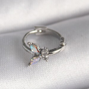 316L Çelik Gümüş Renk Zirkon Taşlı Kelebek Model Tragus Piercing