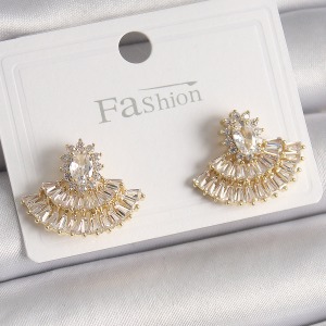 Pirinç Gold Renk Zirkon Taşlı Yelpaze Model Kadın Küpe