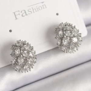 Pirinç Gümüş Renk Zirkon Taşlı Kadın Küpe