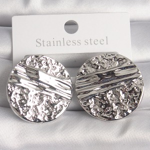 Pirinç Gümüş Renk İşlemeli Daire Plaka Model Kadın Küpe