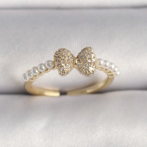 Pirinç Gold Renk Zirkon Taşlı Fiyonk İnci Detay Ayarlanabilir Yüzük