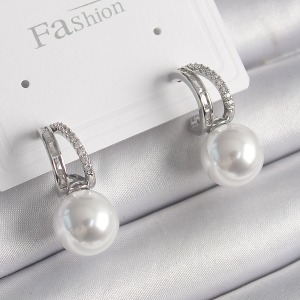 Pirinç Gümüş Renk Zirkon Taşlı Halka İnci Detay Kadın Küpe