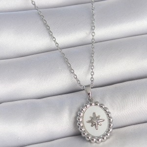316L Çelik Gümüş Renk Zincir Beyaz Mineli Kutup Yıldız İşlemeli Madalyon Model Kadın Kolye