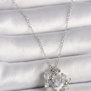 316L Çelik Gümüş Renk Zincir Zirkon Taşlı Kalp Figür Gül Detay Kadın Kolye