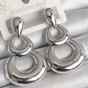 Pirinç Gümüş Renk Damla Detay Sallantı Halka Model Kadın Küpe