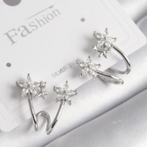 Pirinç Gümüş Renk Zirkon Taşlı Çiçek Model Kadın Küpe