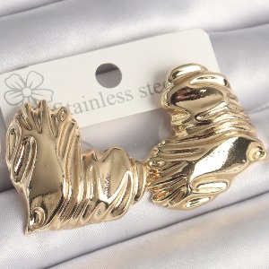 Pirinç Gold Renk İşlemeli Daire Plaka Model Kadın Küpe