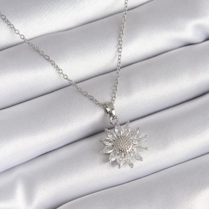 316L Çelik Gümüş Renk Papatya Model Kadın Kolye