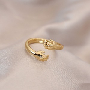 Ayarlamalı Altın Renk Metal Sarılan Eller Model Yüzük