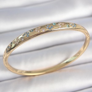 Pirinç Gold Renk Mavi Zirkon Taşlı Kelebek İşlemeli Kadın Kelepçe