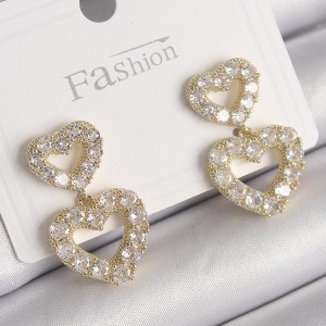 Pirinç Gold Renk Zirkon Taşlı Sallantı Kalp Model Kadın Küpe