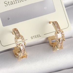 Pirinç Gold Renk Zirkon Taşlı Zincir Model Kadın Küpe