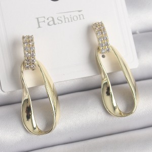 Pirinç Zirkon Taşlı Sallantı Kadın Küpe