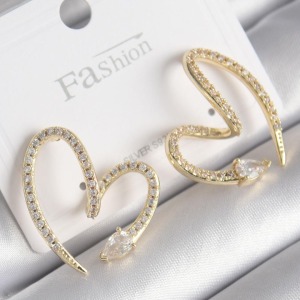 Pirinç Gold Renk Zirkon Taşlı Yılan Kalp Model Kadın Küpe