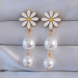 316L Çelik Gold Renk İnci Taşlı Papatya Model Sallantılı Küpe