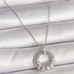 316L Çelik Gümüş Renk Zincir Zirkon Taş İşlemeli Daire Model Kadın Kolye