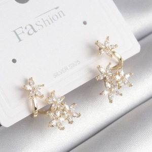 Pirinç Gold Renk Zirkon Taşlı Çiçek Tasarım Kadın Küpe