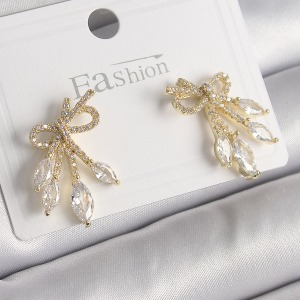 Pirinç Gold Renk Zirkon Taşlı Düğüm Model Damla Zirkon Taşlı Kadın Küpe