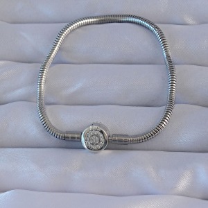 Pirinç Gümüş Renk Zirkon Taşlı Charm Bileklik