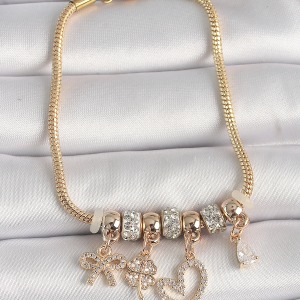 Pirinç Gold Renk Zincir Sallantı Zirkon Taşlı Kalp Figür Yonca Detay Kadın Bileklik