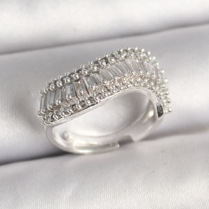 Pirinç Gümüş Renk Su Yolu Zirkon Dalga Model Ayarlanabilir Kadın Yüzük