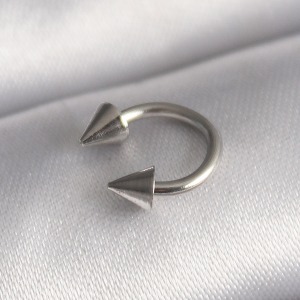 316L Çelik Gümüş Renk Halka Çivi Model Kadın Piercing