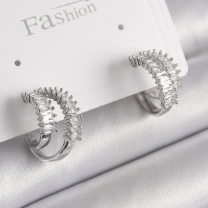 Pirinç Gümüş Renk 2'Li Zirkon Taşlı Halka Model Kadın Küpe