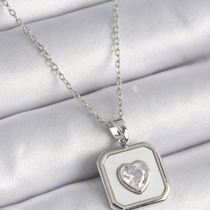 316L Çelik Gümüş Renk Kare Madalyon Kalp Zirkon Taş İşleme Kadın Kolye