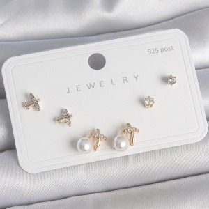 Pirinç Gold Renk Zirkon Taşlı Kelebek Model İnci Detay 925 Ayar Gümüş Çivi Kadın Küpe Seti