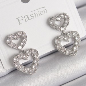 Pirinç Gümüş Renk Zirkon Taşlı Sallantı Kalp Model Kadın Küpe