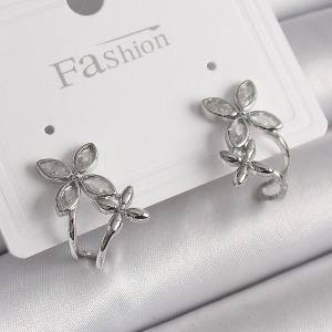 Pirinç Gümüş Renk Zirkon Taşlı 2'Li Çiçek Model Kadın Küpe