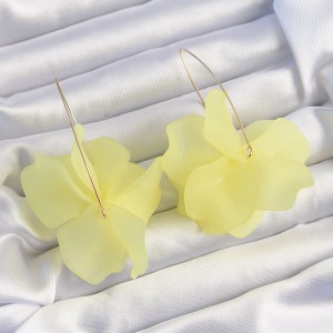 Pirinç Sarı Renkli Flora Küpe