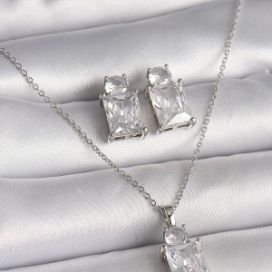 316L Çelik Gümüş Renk Zincir Kare Zirkon Taşlı Kadın Kolye Küpe Seti