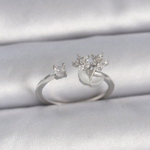 Pirinç Gümüş Renk Ayarlanabilir Zirkon Taşlı Yıldız Model Kadın Yüzük