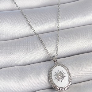 316L Çelik Gümüş Renk Beyaz Mineli Güneş İşlemeli Nazar Boncuk Detay Madalyon Model Kadın Kolye