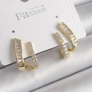 Pirinç Gold Renk Zirkon Taşlı Kadın Küpe