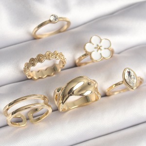 Pirinç Gold Renk Beyaz Çiçek Figür Zirkon Taşlı Kadın 6'Lı Kadın Yüzük Seti