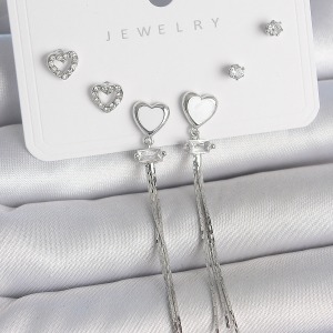 Pirinç Gümüş Sallantı Beyaz Mineli Kalp Model Zirkon Taşlı Kalp Detay 925 Ayar Gümüş Çivi Kadın Küpe Seti
