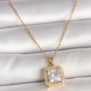 316L Çelik Gold Renk Zincir Kare Zirkon Taşlı Model Kadın Kolye