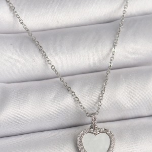 316L Çelik Gümüş Renk Zincir Zirkon Taşlı Beyaz Mineli Kalp Model Kadın Kolye