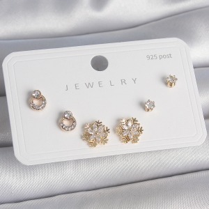 Pirinç Gold Renk Zirkon Taşlı Kar Tanesi Model 925 Ayar Gümüş Çivi Kadın Küpe Seti