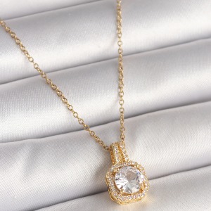 316L Çelik Gold Renk Zincir Zirkon Taşlı Kare Model Kadın Kolye