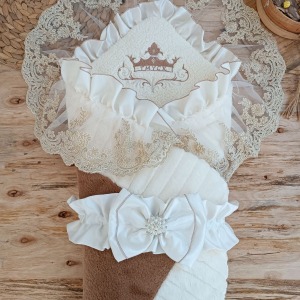 Yenidoğan Wool Yün Kumaş Taç Nakışlı Güpür Duvaklı Fiyonk Prizma Taş Unisex Kundak Bebek Battaniyesi
