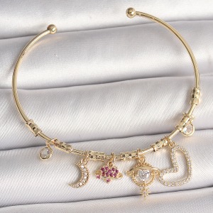 Pirinç Gold Renk Zirkon Taşlı Sallantı Gezegen Model Yıldız Detay Charm Kadın Bileklik
