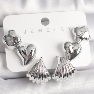 Gümüş Renk Yonca Kalp Deniz Kabuğu Figür CCB Kadın Küpe Seti