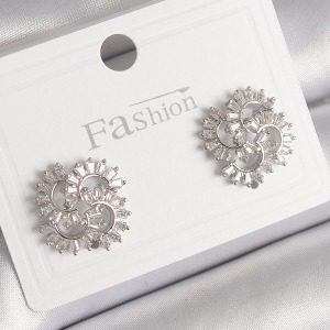 Pirinç Gümüş Renk Zirkon Taşlı Yonca Model Kadın Küpe