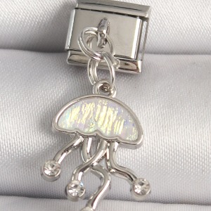 316L Çelik Gümüş Renk Beyaz Mineli Deniz Anası Model Zirkon Taş Detaylı Nomination Charm