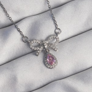 316L Çelik Gümüş Renk Fiyonk Detay Pembe Zirkon Taşlı Damla Kolye